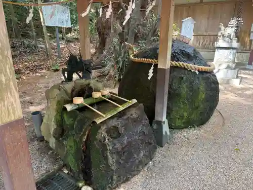 花窟神社の{uncategorized: "未分類", other: "その他", undefined: "問題あり", building: "その他建物", grave: "お墓", sacred_gate: "鳥居", guardian: "狛犬", statue: "像", buddha: "仏像", history: "歴史", nature: "自然", garden: "庭園", animal: "動物", pagoda: "塔", temizu: "手水舎", mountain_gate: "山門・神門", sanctuary: "本殿・本堂", subordinate: "末社・摂社", art: "芸術", scenery: "景色", jizo: "地蔵", ema: "絵馬", goshuin: "御朱印", omikuji: "おみくじ", items: "授与品その他", amulet: "お守り", goshuincho: "御朱印帳", eats: "食事", festival: "お祭り", votive_dance: "神楽", shichigosan: "七五三参", wedding: "結婚式", experience: "体験その他", initially: "初詣", around: "周辺", anti_infection: "感染症対策"}