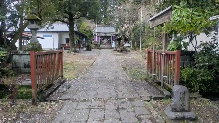 今市瀧尾神社の{uncategorized: "未分類", other: "その他", undefined: "問題あり", building: "その他建物", grave: "お墓", sacred_gate: "鳥居", guardian: "狛犬", statue: "像", buddha: "仏像", history: "歴史", nature: "自然", garden: "庭園", animal: "動物", pagoda: "塔", temizu: "手水舎", mountain_gate: "山門・神門", sanctuary: "本殿・本堂", subordinate: "末社・摂社", art: "芸術", scenery: "景色", jizo: "地蔵", ema: "絵馬", goshuin: "御朱印", omikuji: "おみくじ", items: "授与品その他", amulet: "お守り", goshuincho: "御朱印帳", eats: "食事", festival: "お祭り", votive_dance: "神楽", shichigosan: "七五三参", wedding: "結婚式", experience: "体験その他", initially: "初詣", around: "周辺", anti_infection: "感染症対策"}
