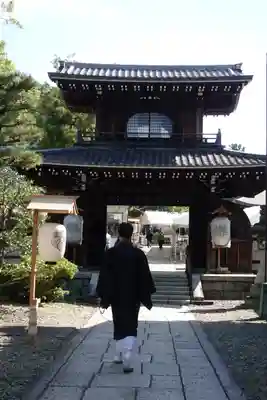 大谷本廟の山門・神門