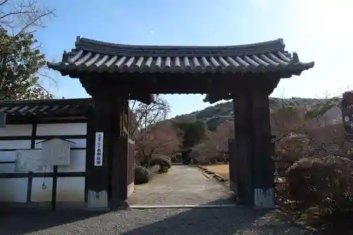 勧修寺の山門