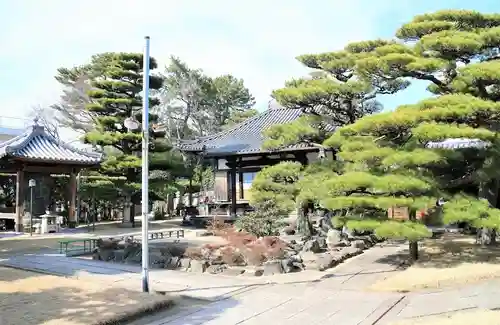 無量光寺の庭園