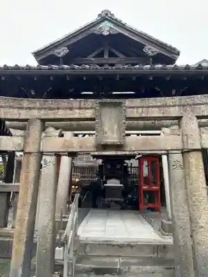被官稲荷神社の鳥居