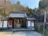 徳寿寺の{uncategorized: "未分類", other: "その他", undefined: "問題あり", building: "その他建物", grave: "お墓", sacred_gate: "鳥居", guardian: "狛犬", statue: "像", buddha: "仏像", history: "歴史", nature: "自然", garden: "庭園", animal: "動物", pagoda: "塔", temizu: "手水舎", mountain_gate: "山門・神門", sanctuary: "本殿・本堂", subordinate: "末社・摂社", art: "芸術", scenery: "景色", jizo: "地蔵", ema: "絵馬", goshuin: "御朱印", omikuji: "おみくじ", items: "授与品その他", amulet: "お守り", goshuincho: "御朱印帳", eats: "食事", festival: "お祭り", votive_dance: "神楽", shichigosan: "七五三参", wedding: "結婚式", experience: "体験その他", initially: "初詣", around: "周辺", anti_infection: "感染症対策"}
