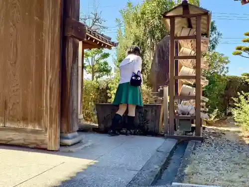 泉称寺の手水舎