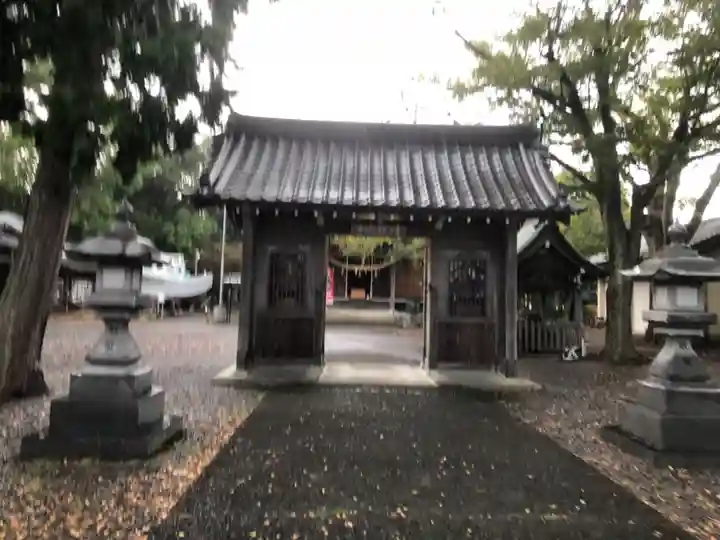 片岡神社の山門・神門