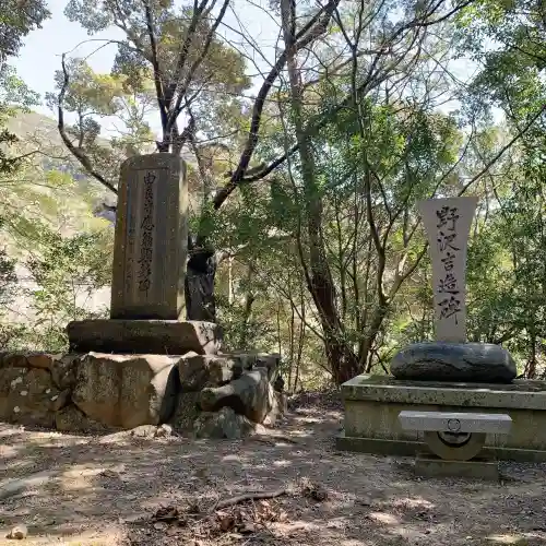 興国寺の{uncategorized: "未分類", other: "その他", undefined: "問題あり", building: "その他建物", grave: "お墓", sacred_gate: "鳥居", guardian: "狛犬", statue: "像", buddha: "仏像", history: "歴史", nature: "自然", garden: "庭園", animal: "動物", pagoda: "塔", temizu: "手水舎", mountain_gate: "山門・神門", sanctuary: "本殿・本堂", subordinate: "末社・摂社", art: "芸術", scenery: "景色", jizo: "地蔵", ema: "絵馬", goshuin: "御朱印", omikuji: "おみくじ", items: "授与品その他", amulet: "お守り", goshuincho: "御朱印帳", eats: "食事", festival: "お祭り", votive_dance: "神楽", shichigosan: "七五三参", wedding: "結婚式", experience: "体験その他", initially: "初詣", around: "周辺", anti_infection: "感染症対策"}