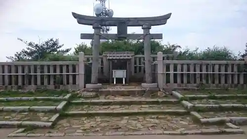 彌彦神社奥宮（御神廟）の鳥居