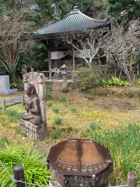 安國論寺(安国論寺)の{uncategorized: "未分類", other: "その他", undefined: "問題あり", building: "その他建物", grave: "お墓", sacred_gate: "鳥居", guardian: "狛犬", statue: "像", buddha: "仏像", history: "歴史", nature: "自然", garden: "庭園", animal: "動物", pagoda: "塔", temizu: "手水舎", mountain_gate: "山門・神門", sanctuary: "本殿・本堂", subordinate: "末社・摂社", art: "芸術", scenery: "景色", jizo: "地蔵", ema: "絵馬", goshuin: "御朱印", omikuji: "おみくじ", items: "授与品その他", amulet: "お守り", goshuincho: "御朱印帳", eats: "食事", festival: "お祭り", votive_dance: "神楽", shichigosan: "七五三参", wedding: "結婚式", experience: "体験その他", initially: "初詣", around: "周辺", anti_infection: "感染症対策"}