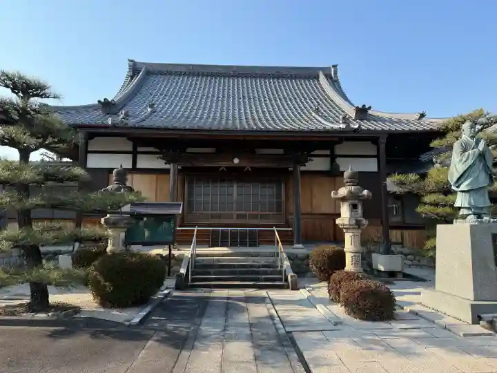 真通寺の{uncategorized: "未分類", other: "その他", undefined: "問題あり", building: "その他建物", grave: "お墓", sacred_gate: "鳥居", guardian: "狛犬", statue: "像", buddha: "仏像", history: "歴史", nature: "自然", garden: "庭園", animal: "動物", pagoda: "塔", temizu: "手水舎", mountain_gate: "山門・神門", sanctuary: "本殿・本堂", subordinate: "末社・摂社", art: "芸術", scenery: "景色", jizo: "地蔵", ema: "絵馬", goshuin: "御朱印", omikuji: "おみくじ", items: "授与品その他", amulet: "お守り", goshuincho: "御朱印帳", eats: "食事", festival: "お祭り", votive_dance: "神楽", shichigosan: "七五三参", wedding: "結婚式", experience: "体験その他", initially: "初詣", around: "周辺", anti_infection: "感染症対策"}