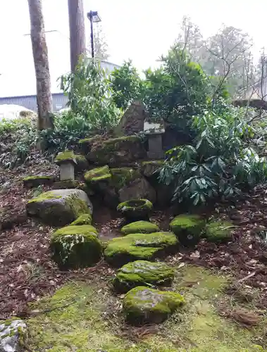 雄山神社中宮祈願殿の末社