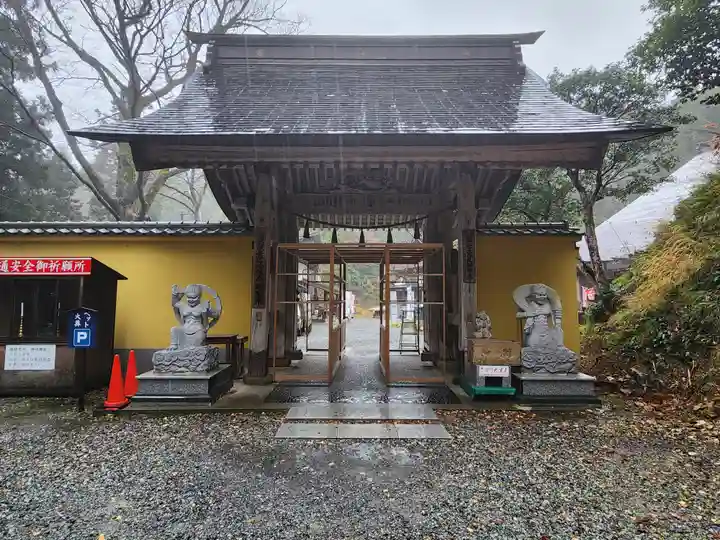 国上寺の山門・神門