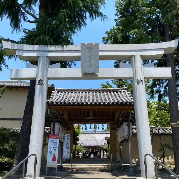 片埜神社の山門・神門