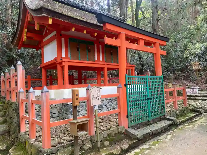 紀伊神社の{uncategorized: "未分類", other: "その他", undefined: "問題あり", building: "その他建物", grave: "お墓", sacred_gate: "鳥居", guardian: "狛犬", statue: "像", buddha: "仏像", history: "歴史", nature: "自然", garden: "庭園", animal: "動物", pagoda: "塔", temizu: "手水舎", mountain_gate: "山門・神門", sanctuary: "本殿・本堂", subordinate: "末社・摂社", art: "芸術", scenery: "景色", jizo: "地蔵", ema: "絵馬", goshuin: "御朱印", omikuji: "おみくじ", items: "授与品その他", amulet: "お守り", goshuincho: "御朱印帳", eats: "食事", festival: "お祭り", votive_dance: "神楽", shichigosan: "七五三参", wedding: "結婚式", experience: "体験その他", initially: "初詣", around: "周辺", anti_infection: "感染症対策"}