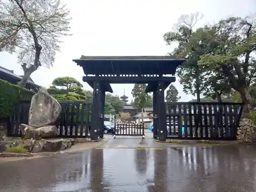 妙成寺の山門