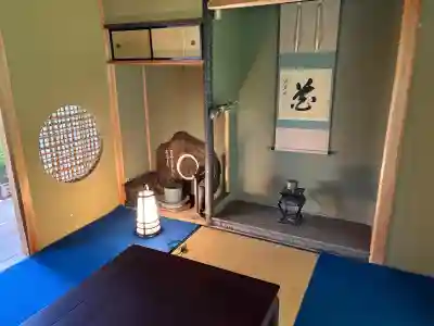 大池寺の{uncategorized: "未分類", other: "その他", undefined: "問題あり", building: "その他建物", grave: "お墓", sacred_gate: "鳥居", guardian: "狛犬", statue: "像", buddha: "仏像", history: "歴史", nature: "自然", garden: "庭園", animal: "動物", pagoda: "塔", temizu: "手水舎", mountain_gate: "山門・神門", sanctuary: "本殿・本堂", subordinate: "末社・摂社", art: "芸術", scenery: "景色", jizo: "地蔵", ema: "絵馬", goshuin: "御朱印", omikuji: "おみくじ", items: "授与品その他", amulet: "お守り", goshuincho: "御朱印帳", eats: "食事", festival: "お祭り", votive_dance: "神楽", shichigosan: "七五三参", wedding: "結婚式", experience: "体験その他", initially: "初詣", around: "周辺", anti_infection: "感染症対策"}