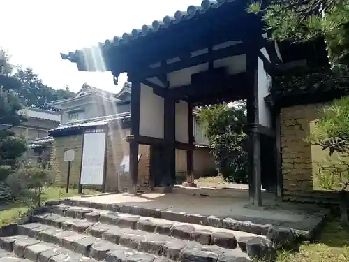 海龍王寺の山門