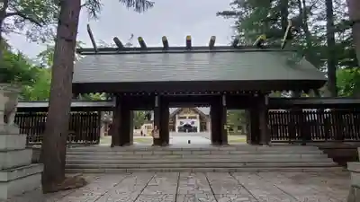 帯廣神社の山門・神門