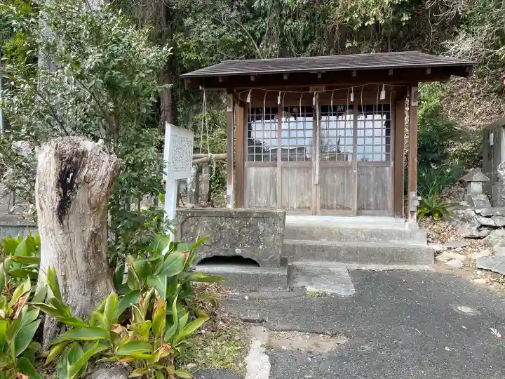 下田八幡神社の{uncategorized: "未分類", other: "その他", undefined: "問題あり", building: "その他建物", grave: "お墓", sacred_gate: "鳥居", guardian: "狛犬", statue: "像", buddha: "仏像", history: "歴史", nature: "自然", garden: "庭園", animal: "動物", pagoda: "塔", temizu: "手水舎", mountain_gate: "山門・神門", sanctuary: "本殿・本堂", subordinate: "末社・摂社", art: "芸術", scenery: "景色", jizo: "地蔵", ema: "絵馬", goshuin: "御朱印", omikuji: "おみくじ", items: "授与品その他", amulet: "お守り", goshuincho: "御朱印帳", eats: "食事", festival: "お祭り", votive_dance: "神楽", shichigosan: "七五三参", wedding: "結婚式", experience: "体験その他", initially: "初詣", around: "周辺", anti_infection: "感染症対策"}