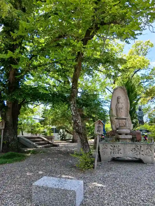 道明寺の{uncategorized: "未分類", other: "その他", undefined: "問題あり", building: "その他建物", grave: "お墓", sacred_gate: "鳥居", guardian: "狛犬", statue: "像", buddha: "仏像", history: "歴史", nature: "自然", garden: "庭園", animal: "動物", pagoda: "塔", temizu: "手水舎", mountain_gate: "山門・神門", sanctuary: "本殿・本堂", subordinate: "末社・摂社", art: "芸術", scenery: "景色", jizo: "地蔵", ema: "絵馬", goshuin: "御朱印", omikuji: "おみくじ", items: "授与品その他", amulet: "お守り", goshuincho: "御朱印帳", eats: "食事", festival: "お祭り", votive_dance: "神楽", shichigosan: "七五三参", wedding: "結婚式", experience: "体験その他", initially: "初詣", around: "周辺", anti_infection: "感染症対策"}