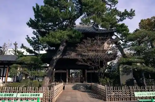 泉岳寺の山門