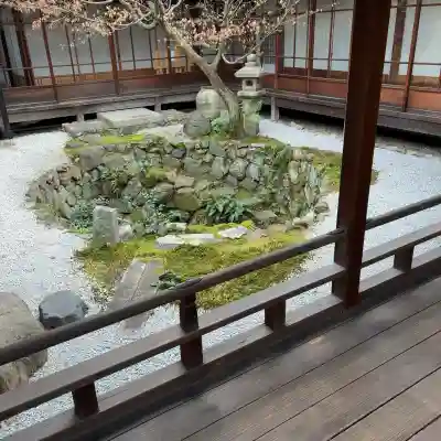 興聖寺の{uncategorized: "未分類", other: "その他", undefined: "問題あり", building: "その他建物", grave: "お墓", sacred_gate: "鳥居", guardian: "狛犬", statue: "像", buddha: "仏像", history: "歴史", nature: "自然", garden: "庭園", animal: "動物", pagoda: "塔", temizu: "手水舎", mountain_gate: "山門・神門", sanctuary: "本殿・本堂", subordinate: "末社・摂社", art: "芸術", scenery: "景色", jizo: "地蔵", ema: "絵馬", goshuin: "御朱印", omikuji: "おみくじ", items: "授与品その他", amulet: "お守り", goshuincho: "御朱印帳", eats: "食事", festival: "お祭り", votive_dance: "神楽", shichigosan: "七五三参", wedding: "結婚式", experience: "体験その他", initially: "初詣", around: "周辺", anti_infection: "感染症対策"}