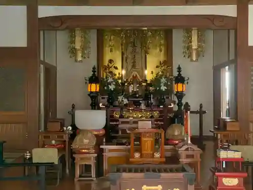 盛泰寺の{uncategorized: "未分類", other: "その他", undefined: "問題あり", building: "その他建物", grave: "お墓", sacred_gate: "鳥居", guardian: "狛犬", statue: "像", buddha: "仏像", history: "歴史", nature: "自然", garden: "庭園", animal: "動物", pagoda: "塔", temizu: "手水舎", mountain_gate: "山門・神門", sanctuary: "本殿・本堂", subordinate: "末社・摂社", art: "芸術", scenery: "景色", jizo: "地蔵", ema: "絵馬", goshuin: "御朱印", omikuji: "おみくじ", items: "授与品その他", amulet: "お守り", goshuincho: "御朱印帳", eats: "食事", festival: "お祭り", votive_dance: "神楽", shichigosan: "七五三参", wedding: "結婚式", experience: "体験その他", initially: "初詣", around: "周辺", anti_infection: "感染症対策"}