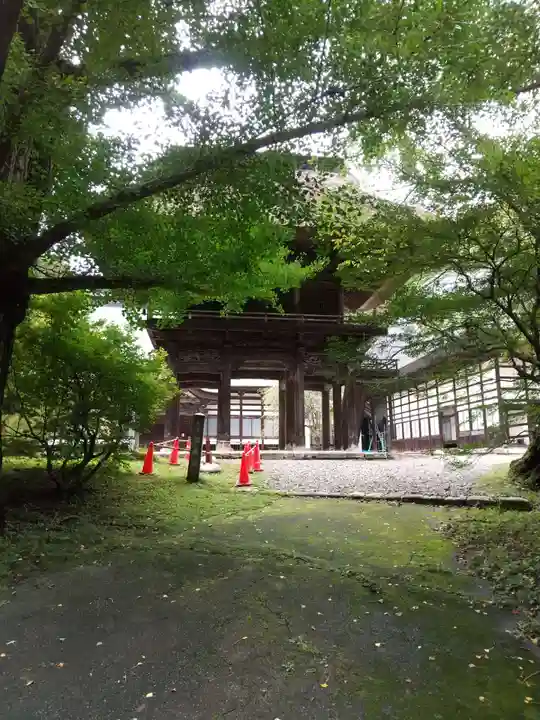 霊松寺の山門・神門