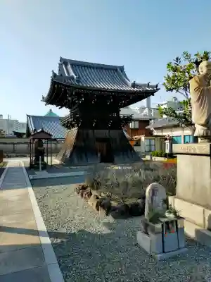 長遠寺の{uncategorized: "未分類", other: "その他", undefined: "問題あり", building: "その他建物", grave: "お墓", sacred_gate: "鳥居", guardian: "狛犬", statue: "像", buddha: "仏像", history: "歴史", nature: "自然", garden: "庭園", animal: "動物", pagoda: "塔", temizu: "手水舎", mountain_gate: "山門・神門", sanctuary: "本殿・本堂", subordinate: "末社・摂社", art: "芸術", scenery: "景色", jizo: "地蔵", ema: "絵馬", goshuin: "御朱印", omikuji: "おみくじ", items: "授与品その他", amulet: "お守り", goshuincho: "御朱印帳", eats: "食事", festival: "お祭り", votive_dance: "神楽", shichigosan: "七五三参", wedding: "結婚式", experience: "体験その他", initially: "初詣", around: "周辺", anti_infection: "感染症対策"}