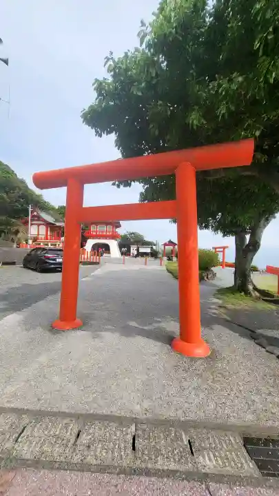 龍宮神社の{uncategorized: "未分類", other: "その他", undefined: "問題あり", building: "その他建物", grave: "お墓", sacred_gate: "鳥居", guardian: "狛犬", statue: "像", buddha: "仏像", history: "歴史", nature: "自然", garden: "庭園", animal: "動物", pagoda: "塔", temizu: "手水舎", mountain_gate: "山門・神門", sanctuary: "本殿・本堂", subordinate: "末社・摂社", art: "芸術", scenery: "景色", jizo: "地蔵", ema: "絵馬", goshuin: "御朱印", omikuji: "おみくじ", items: "授与品その他", amulet: "お守り", goshuincho: "御朱印帳", eats: "食事", festival: "お祭り", votive_dance: "神楽", shichigosan: "七五三参", wedding: "結婚式", experience: "体験その他", initially: "初詣", around: "周辺", anti_infection: "感染症対策"}