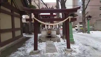 出世稲荷社（三吉神社内）の鳥居