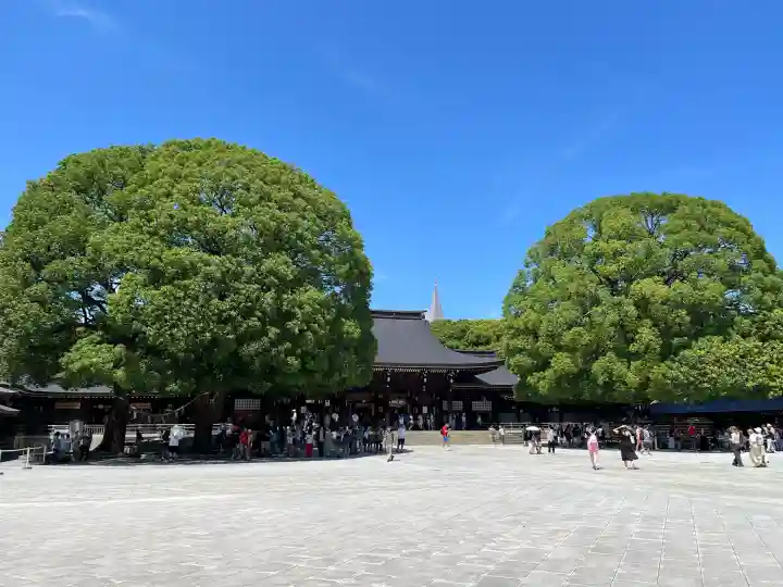 明治神宮の{uncategorized: "未分類", other: "その他", undefined: "問題あり", building: "その他建物", grave: "お墓", sacred_gate: "鳥居", guardian: "狛犬", statue: "像", buddha: "仏像", history: "歴史", nature: "自然", garden: "庭園", animal: "動物", pagoda: "塔", temizu: "手水舎", mountain_gate: "山門・神門", sanctuary: "本殿・本堂", subordinate: "末社・摂社", art: "芸術", scenery: "景色", jizo: "地蔵", ema: "絵馬", goshuin: "御朱印", omikuji: "おみくじ", items: "授与品その他", amulet: "お守り", goshuincho: "御朱印帳", eats: "食事", festival: "お祭り", votive_dance: "神楽", shichigosan: "七五三参", wedding: "結婚式", experience: "体験その他", initially: "初詣", around: "周辺", anti_infection: "感染症対策"}