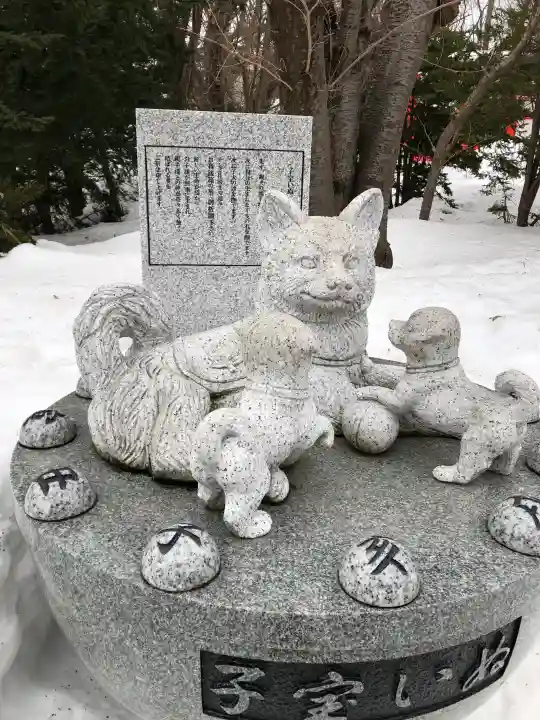 住吉神社の{uncategorized: "未分類", other: "その他", undefined: "問題あり", building: "その他建物", grave: "お墓", sacred_gate: "鳥居", guardian: "狛犬", statue: "像", buddha: "仏像", history: "歴史", nature: "自然", garden: "庭園", animal: "動物", pagoda: "塔", temizu: "手水舎", mountain_gate: "山門・神門", sanctuary: "本殿・本堂", subordinate: "末社・摂社", art: "芸術", scenery: "景色", jizo: "地蔵", ema: "絵馬", goshuin: "御朱印", omikuji: "おみくじ", items: "授与品その他", amulet: "お守り", goshuincho: "御朱印帳", eats: "食事", festival: "お祭り", votive_dance: "神楽", shichigosan: "七五三参", wedding: "結婚式", experience: "体験その他", initially: "初詣", around: "周辺", anti_infection: "感染症対策"}