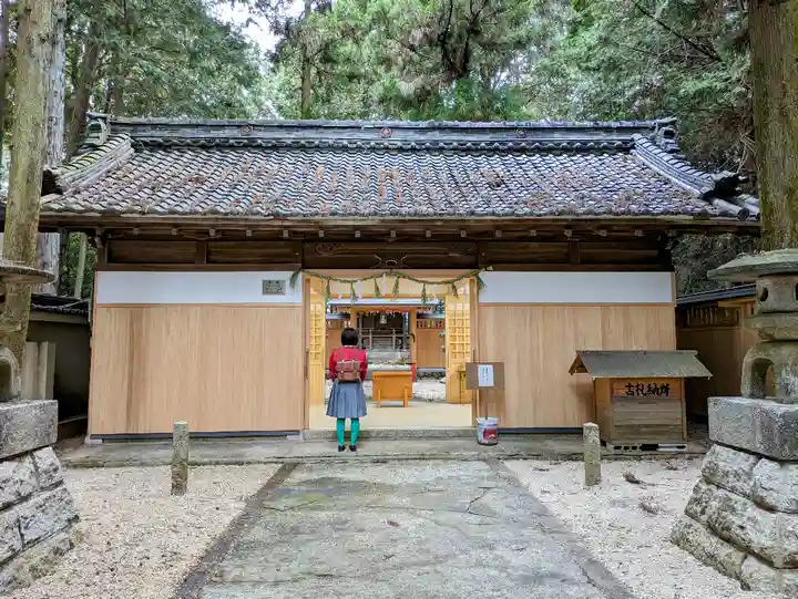 多奈閇神社の本殿・本堂