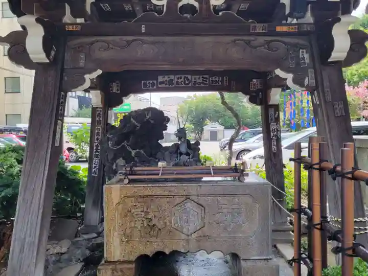 白山神社の手水舎