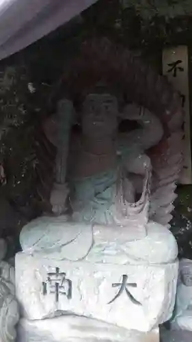 足手荒神社の仏像