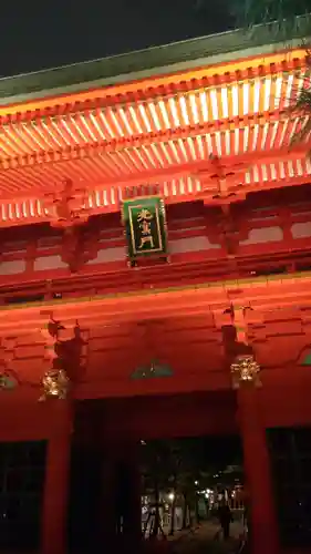 穴八幡宮の山門・神門