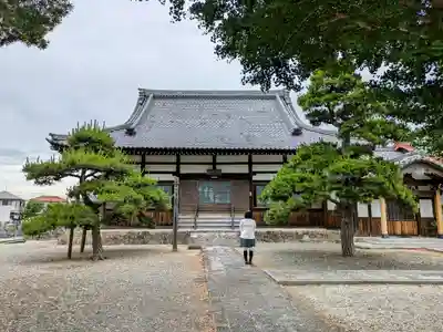 医王寺の本殿・本堂
