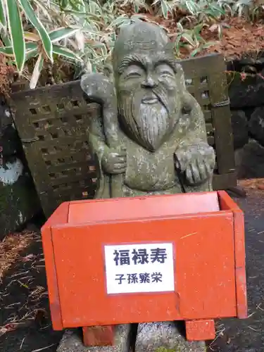 日光二荒山神社中宮祠の像