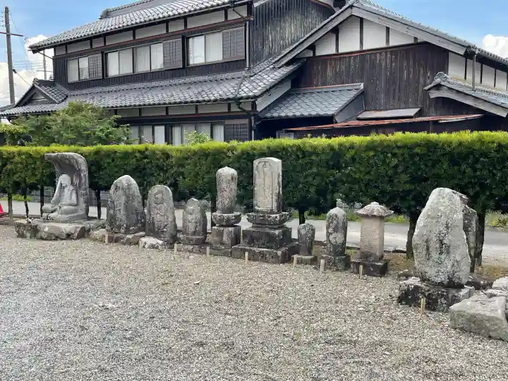 福量寺の{uncategorized: "未分類", other: "その他", undefined: "問題あり", building: "その他建物", grave: "お墓", sacred_gate: "鳥居", guardian: "狛犬", statue: "像", buddha: "仏像", history: "歴史", nature: "自然", garden: "庭園", animal: "動物", pagoda: "塔", temizu: "手水舎", mountain_gate: "山門・神門", sanctuary: "本殿・本堂", subordinate: "末社・摂社", art: "芸術", scenery: "景色", jizo: "地蔵", ema: "絵馬", goshuin: "御朱印", omikuji: "おみくじ", items: "授与品その他", amulet: "お守り", goshuincho: "御朱印帳", eats: "食事", festival: "お祭り", votive_dance: "神楽", shichigosan: "七五三参", wedding: "結婚式", experience: "体験その他", initially: "初詣", around: "周辺", anti_infection: "感染症対策"}
