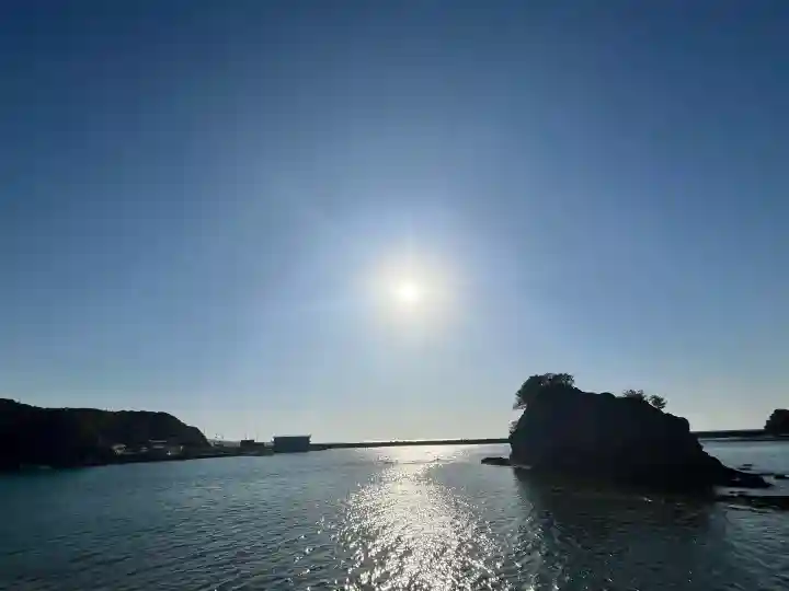 元嶋神社の{uncategorized: "未分類", other: "その他", undefined: "問題あり", building: "その他建物", grave: "お墓", sacred_gate: "鳥居", guardian: "狛犬", statue: "像", buddha: "仏像", history: "歴史", nature: "自然", garden: "庭園", animal: "動物", pagoda: "塔", temizu: "手水舎", mountain_gate: "山門・神門", sanctuary: "本殿・本堂", subordinate: "末社・摂社", art: "芸術", scenery: "景色", jizo: "地蔵", ema: "絵馬", goshuin: "御朱印", omikuji: "おみくじ", items: "授与品その他", amulet: "お守り", goshuincho: "御朱印帳", eats: "食事", festival: "お祭り", votive_dance: "神楽", shichigosan: "七五三参", wedding: "結婚式", experience: "体験その他", initially: "初詣", around: "周辺", anti_infection: "感染症対策"}