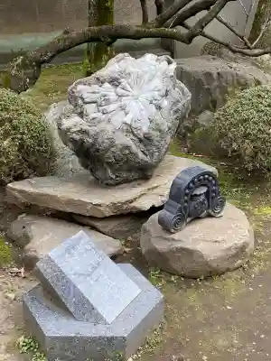 待乳山聖天（本龍院）の{uncategorized: "未分類", other: "その他", undefined: "問題あり", building: "その他建物", grave: "お墓", sacred_gate: "鳥居", guardian: "狛犬", statue: "像", buddha: "仏像", history: "歴史", nature: "自然", garden: "庭園", animal: "動物", pagoda: "塔", temizu: "手水舎", mountain_gate: "山門・神門", sanctuary: "本殿・本堂", subordinate: "末社・摂社", art: "芸術", scenery: "景色", jizo: "地蔵", ema: "絵馬", goshuin: "御朱印", omikuji: "おみくじ", items: "授与品その他", amulet: "お守り", goshuincho: "御朱印帳", eats: "食事", festival: "お祭り", votive_dance: "神楽", shichigosan: "七五三参", wedding: "結婚式", experience: "体験その他", initially: "初詣", around: "周辺", anti_infection: "感染症対策"}