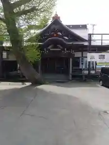 成田山青森寺の本殿・本堂