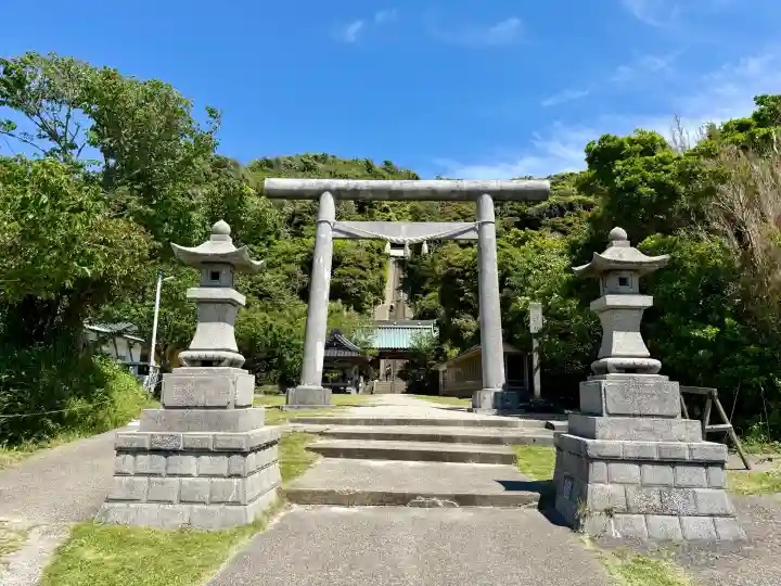 洲崎神社の{uncategorized: "未分類", other: "その他", undefined: "問題あり", building: "その他建物", grave: "お墓", sacred_gate: "鳥居", guardian: "狛犬", statue: "像", buddha: "仏像", history: "歴史", nature: "自然", garden: "庭園", animal: "動物", pagoda: "塔", temizu: "手水舎", mountain_gate: "山門・神門", sanctuary: "本殿・本堂", subordinate: "末社・摂社", art: "芸術", scenery: "景色", jizo: "地蔵", ema: "絵馬", goshuin: "御朱印", omikuji: "おみくじ", items: "授与品その他", amulet: "お守り", goshuincho: "御朱印帳", eats: "食事", festival: "お祭り", votive_dance: "神楽", shichigosan: "七五三参", wedding: "結婚式", experience: "体験その他", initially: "初詣", around: "周辺", anti_infection: "感染症対策"}