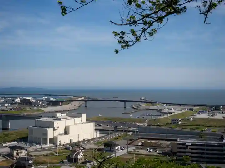 鹿島御児神社の{uncategorized: "未分類", other: "その他", undefined: "問題あり", building: "その他建物", grave: "お墓", sacred_gate: "鳥居", guardian: "狛犬", statue: "像", buddha: "仏像", history: "歴史", nature: "自然", garden: "庭園", animal: "動物", pagoda: "塔", temizu: "手水舎", mountain_gate: "山門・神門", sanctuary: "本殿・本堂", subordinate: "末社・摂社", art: "芸術", scenery: "景色", jizo: "地蔵", ema: "絵馬", goshuin: "御朱印", omikuji: "おみくじ", items: "授与品その他", amulet: "お守り", goshuincho: "御朱印帳", eats: "食事", festival: "お祭り", votive_dance: "神楽", shichigosan: "七五三参", wedding: "結婚式", experience: "体験その他", initially: "初詣", around: "周辺", anti_infection: "感染症対策"}