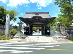 豊川閣　妙厳寺の山門