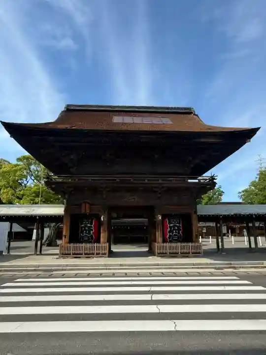 尾張大國霊神社(国府宮)の{uncategorized: "未分類", other: "その他", undefined: "問題あり", building: "その他建物", grave: "お墓", sacred_gate: "鳥居", guardian: "狛犬", statue: "像", buddha: "仏像", history: "歴史", nature: "自然", garden: "庭園", animal: "動物", pagoda: "塔", temizu: "手水舎", mountain_gate: "山門・神門", sanctuary: "本殿・本堂", subordinate: "末社・摂社", art: "芸術", scenery: "景色", jizo: "地蔵", ema: "絵馬", goshuin: "御朱印", omikuji: "おみくじ", items: "授与品その他", amulet: "お守り", goshuincho: "御朱印帳", eats: "食事", festival: "お祭り", votive_dance: "神楽", shichigosan: "七五三参", wedding: "結婚式", experience: "体験その他", initially: "初詣", around: "周辺", anti_infection: "感染症対策"}