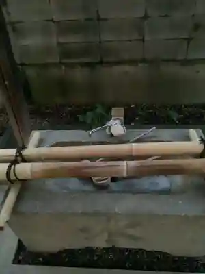 六所社(如意申町)の手水舎