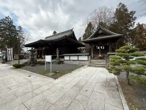 鳥海月山両所宮の{uncategorized: "未分類", other: "その他", undefined: "問題あり", building: "その他建物", grave: "お墓", sacred_gate: "鳥居", guardian: "狛犬", statue: "像", buddha: "仏像", history: "歴史", nature: "自然", garden: "庭園", animal: "動物", pagoda: "塔", temizu: "手水舎", mountain_gate: "山門・神門", sanctuary: "本殿・本堂", subordinate: "末社・摂社", art: "芸術", scenery: "景色", jizo: "地蔵", ema: "絵馬", goshuin: "御朱印", omikuji: "おみくじ", items: "授与品その他", amulet: "お守り", goshuincho: "御朱印帳", eats: "食事", festival: "お祭り", votive_dance: "神楽", shichigosan: "七五三参", wedding: "結婚式", experience: "体験その他", initially: "初詣", around: "周辺", anti_infection: "感染症対策"}