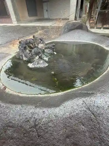 手長神社の{uncategorized: "未分類", other: "その他", undefined: "問題あり", building: "その他建物", grave: "お墓", sacred_gate: "鳥居", guardian: "狛犬", statue: "像", buddha: "仏像", history: "歴史", nature: "自然", garden: "庭園", animal: "動物", pagoda: "塔", temizu: "手水舎", mountain_gate: "山門・神門", sanctuary: "本殿・本堂", subordinate: "末社・摂社", art: "芸術", scenery: "景色", jizo: "地蔵", ema: "絵馬", goshuin: "御朱印", omikuji: "おみくじ", items: "授与品その他", amulet: "お守り", goshuincho: "御朱印帳", eats: "食事", festival: "お祭り", votive_dance: "神楽", shichigosan: "七五三参", wedding: "結婚式", experience: "体験その他", initially: "初詣", around: "周辺", anti_infection: "感染症対策"}