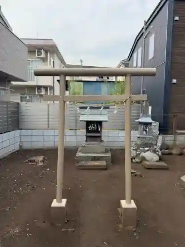 天祖神社の{uncategorized: "未分類", other: "その他", undefined: "問題あり", building: "その他建物", grave: "お墓", sacred_gate: "鳥居", guardian: "狛犬", statue: "像", buddha: "仏像", history: "歴史", nature: "自然", garden: "庭園", animal: "動物", pagoda: "塔", temizu: "手水舎", mountain_gate: "山門・神門", sanctuary: "本殿・本堂", subordinate: "末社・摂社", art: "芸術", scenery: "景色", jizo: "地蔵", ema: "絵馬", goshuin: "御朱印", omikuji: "おみくじ", items: "授与品その他", amulet: "お守り", goshuincho: "御朱印帳", eats: "食事", festival: "お祭り", votive_dance: "神楽", shichigosan: "七五三参", wedding: "結婚式", experience: "体験その他", initially: "初詣", around: "周辺", anti_infection: "感染症対策"}